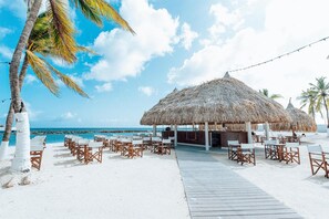 8 bars/lounges, 2 poolside bars, beach bar - The Rif at Mangrove Beach Corendon Curacao All-Inclusive, Curio by Hilton (Willemstad)