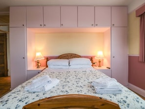 2 dormitorios, decoración individual, mobiliario individual