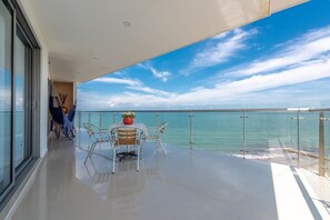 Outdoor dining - Quality Apartment Close TO THE Walled City (Cartagena de Indias)