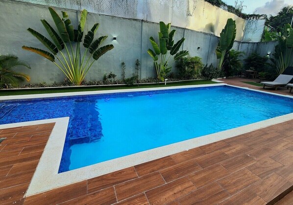 Pool - Piscina Privada Grande, BBQ Alojamiento (Bajos de Haina)