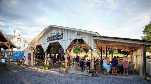 Black Creek Lodge: Hot Tub, Fire Pit, Games