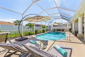 Outdoor pool, a heated pool - Villa Haze: Private Heated Pool & Spa • Not Overlooked (Cape Coral)