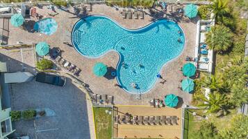 Piscina all'aperto, una piscina riscaldata