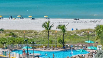 Piscina all'aperto, una piscina riscaldata