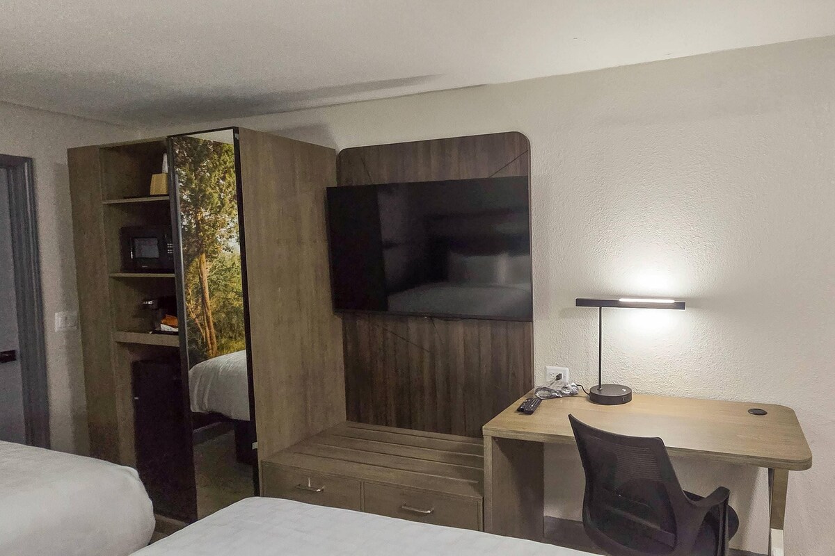 In-room safe, iron/ironing board, free WiFi, bed sheets