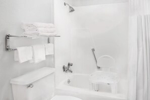 Towels, soap, shampoo, toilet paper - Meridian Inn (Meridian)