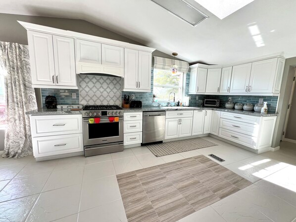 Fridge, microwave, oven, stovetop - Charming fully remodeled Cave Creek getaway situated on 2.5 gated acres. (Cave Creek)