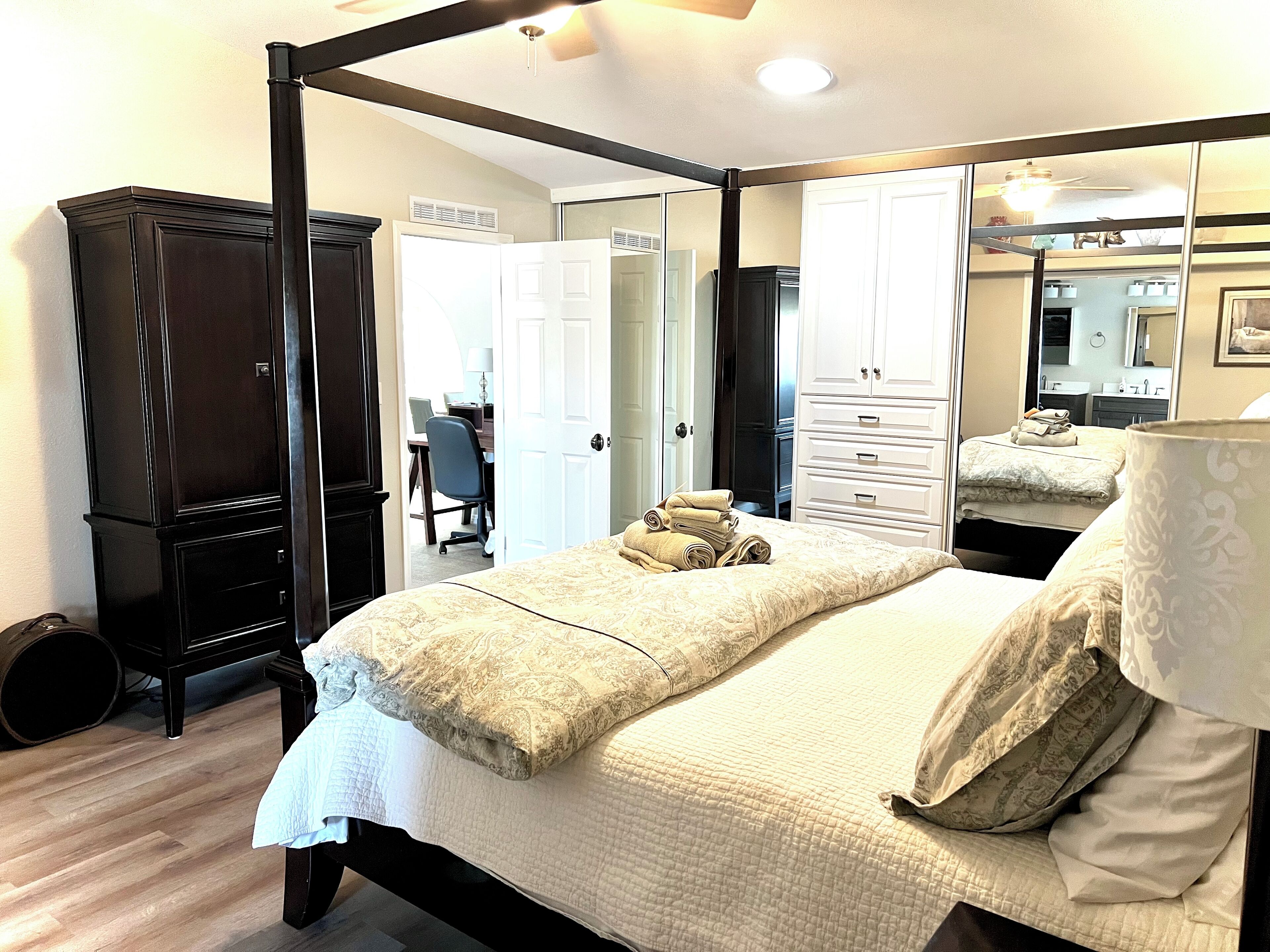 3 Schlafzimmer, Schreibtisch, Bügeleisen/Bügelbrett, kostenloses WLAN