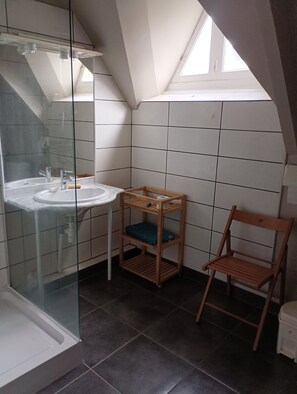 Shower, hair dryer, toilet paper - Maison à 100m de la mer (Bénodet)