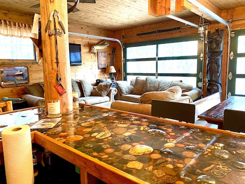 Riders Paradise. Bunkhouse within seconds of the trail on all season road. 