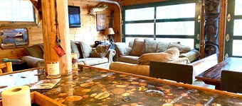 Riders Paradise. Bunkhouse within seconds of the trail on all season road. 