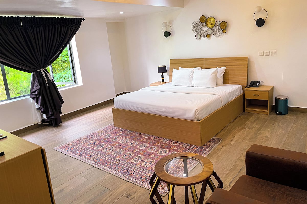 Deluxe Room | Egyptian cotton sheets, premium bedding, desk, laptop workspace