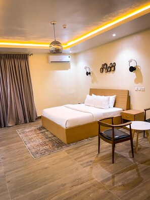 Deluxe Room | Egyptian cotton sheets, premium bedding, desk, laptop workspace