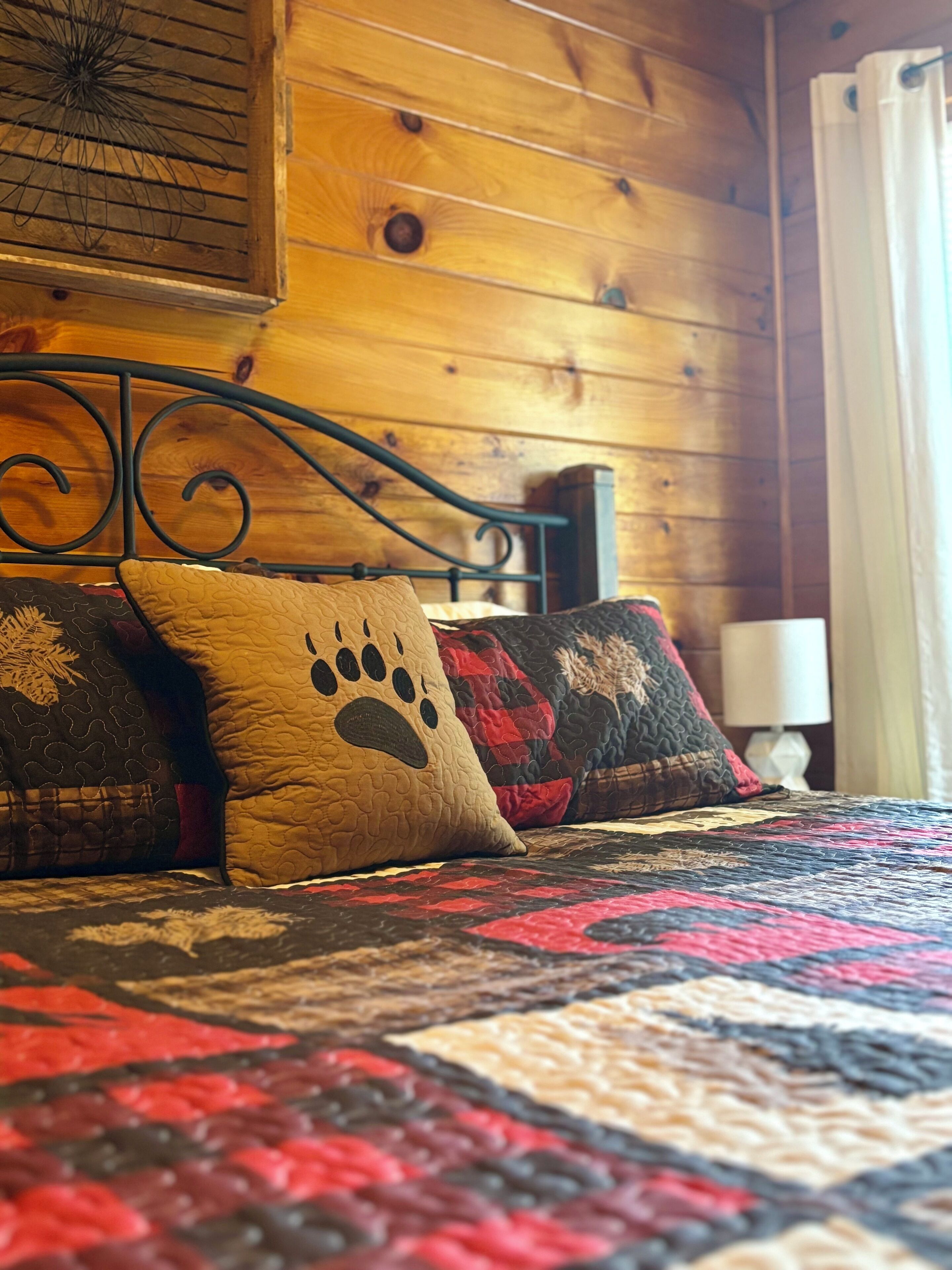 2 slaapkamers, een strijkplank/strijkijzer, reisbedje, gratis wifi