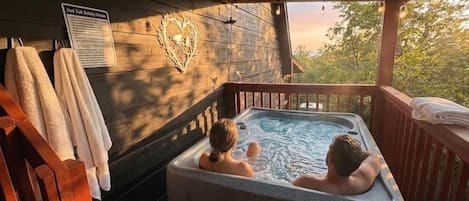 Outdoor spa tub