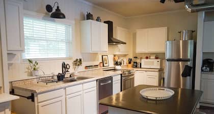 Beautiful Cozy Immaculate cottage
