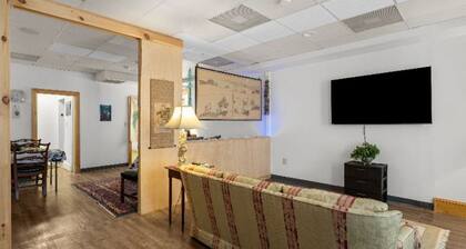 Beautifully Renovated Downtown Flat: Japanese Decor #2