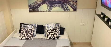 1 chambre, bureau, fer et planche Ă repasser, Wi-Fi