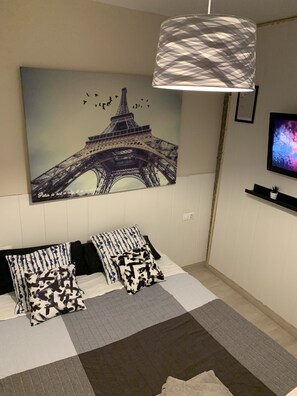 1 soverom, skrivebord, strykejern/-brett og wi-fi