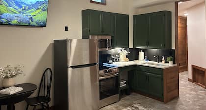 Studio Apartment Perfect for Two off Lake Burton near Clayton, GA and Helen, GA