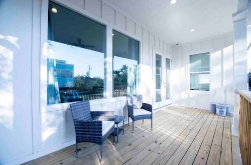 1-min walk to beach! Newly built! RELAXING Beach Vacation!BeachBLISS