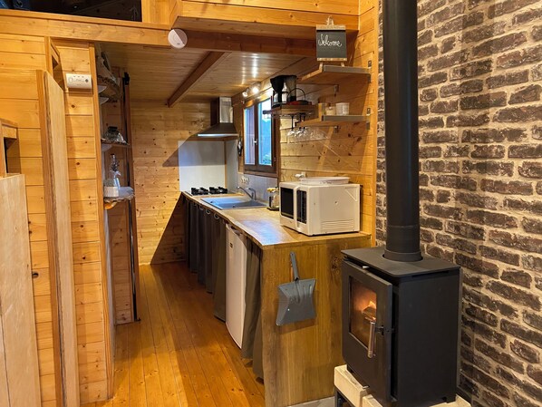 Fridge, microwave, stovetop, coffee/tea maker