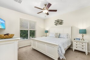 2 bedrooms, iron/ironing board, WiFi, bed sheets - Immaculate Home close to Sanibel Beaches and Healthpark
 (Fort Myers)
