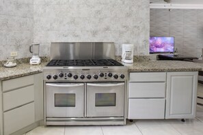 Microwave, oven, stovetop, coffee/tea maker