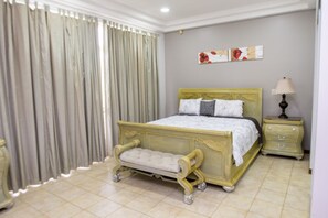 3 bedrooms, iron/ironing board, WiFi, bed sheets