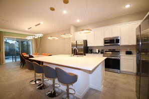 Réfrigérateur, micro-ondes, four, lave-vaisselle