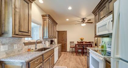 Cozy Checotah Retreat w/ Deck Near Eufaula Lake