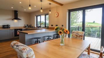 Fridge, dishwasher, electric kettle, toaster