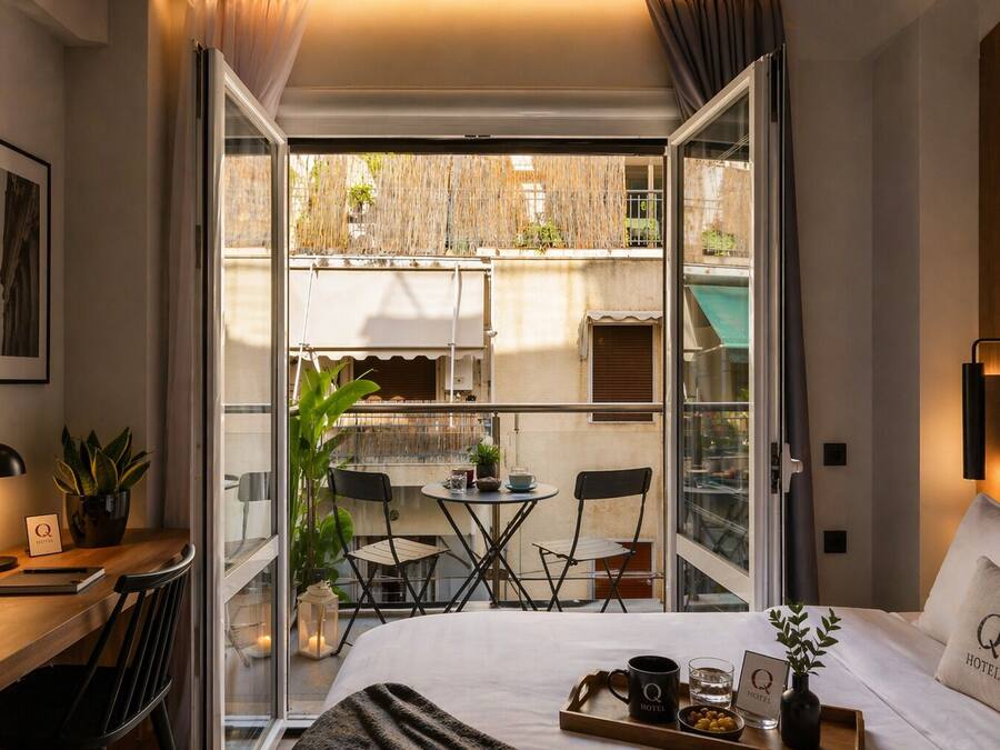 Free minibar, blackout drapes, soundproofing, free WiFi