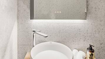 The Q Classic | Bathroom | Rainfall showerhead, hair dryer, towels