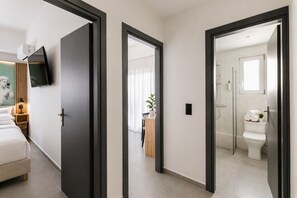 عناصر مجانية داخل الميني بار وستائر تعتيم وتجهيزات عازلة للصوت