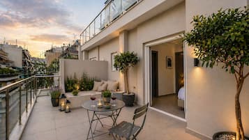 The Q Rooftop | Free minibar, blackout curtains, soundproofing, free WiFi