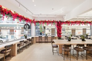 Coffee shop - The Q Hotel (Athens)