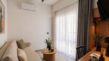 The Junior Q Suite | Frigobar (abastecido com itens grátis), cortinas blackout