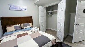 1 chambre, fer et planche à repasser, accès au Wi-Fi (inclus)