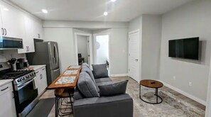 Kylskåp, ugn, spishäll och diskmaskin