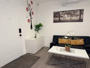 Living area - Modern Private Share Bedroom Bus stop to NYC (Englewood)