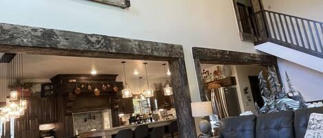 Smart TV, chimenea, videojuegos y tenis de mesa