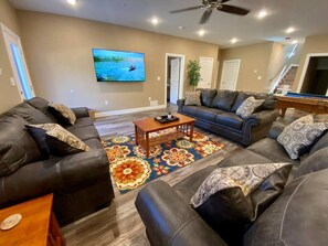 تلفزيون ذكي، مدفأة، ألعاب فيديو، مشغل دي في دي