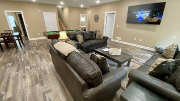 Smart-TV, peis, videospill og DVD-spiller