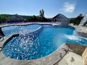 Pool - IN📍Town  🏊‍♀️POOL/WaterFall💦HOTTUB ⛳GolfPutt⚡EV🔥FIREPIT🎱POOLTABLE🎡FUN❤️LUV (Branson)