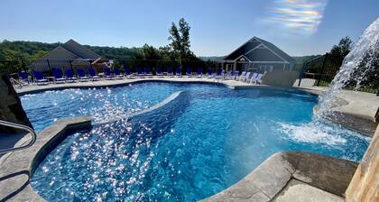 🏊🏼♀️InfinityPOOL/WaterFall KidPlay ⚡EV 💦HOTTUB ⛳GolfPutt 🎱POOLTABLE📍InTown