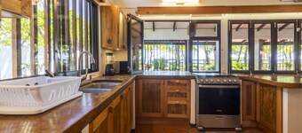 Casa Tortuga - Beautiful Spacious Beachfront House