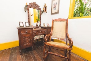 Interior - Casa Republicana y Joya Colonial, Ideal Para Familias (La Cumbre)