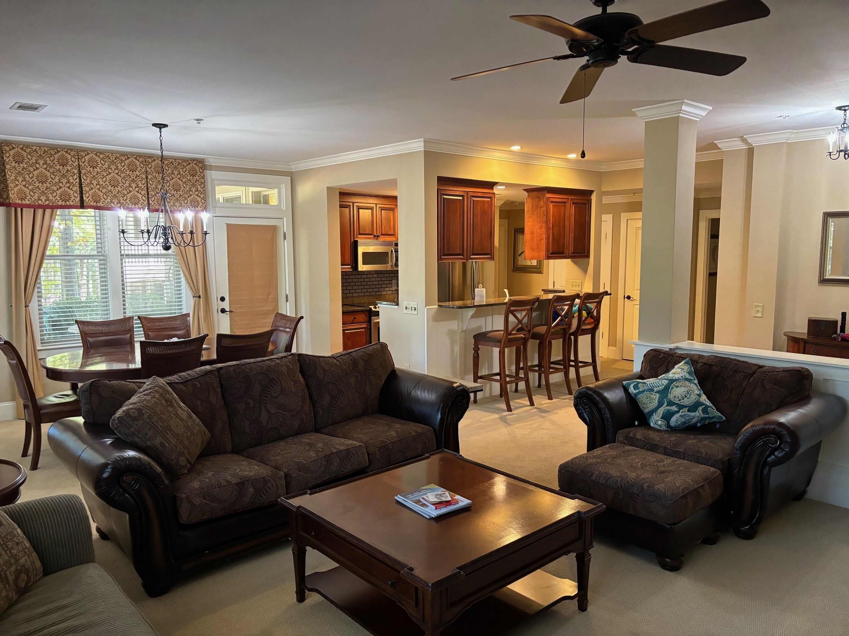  Reynolds Lake Oconee 2 bedroom condo! Great for friends and families! 