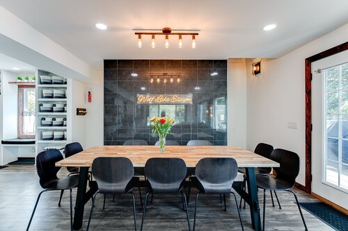 Sauna ~ Game Room ~ Soaking Tub ~ Paddleboards ~ Kayaks